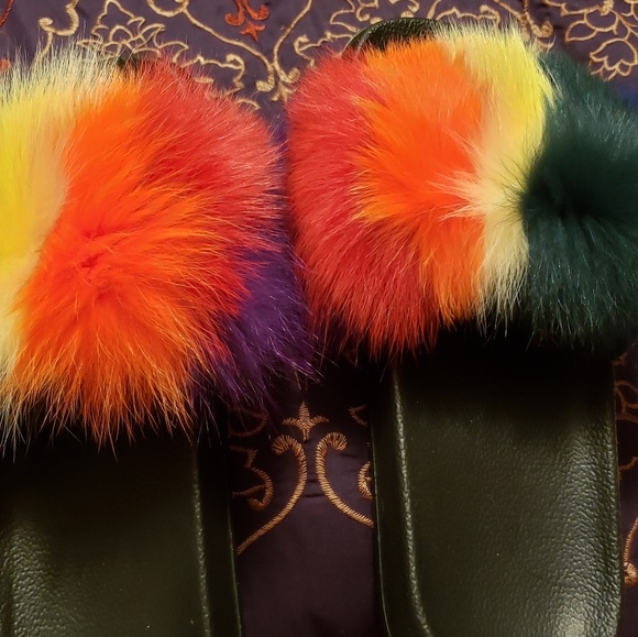 fur slides size 11